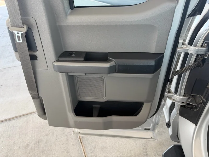 Used 2015 Ingot Silver Meta Ford XLT image 22