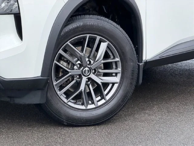 Used 2021 White Nissan S image 28