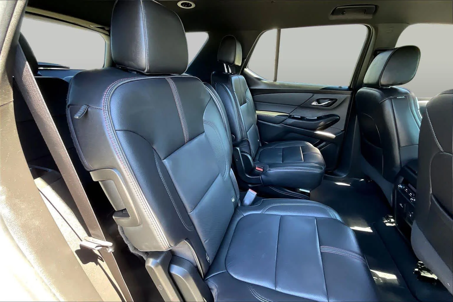 Used 2023 Iridescent Pearl Tricoat Chevrolet RS image 39