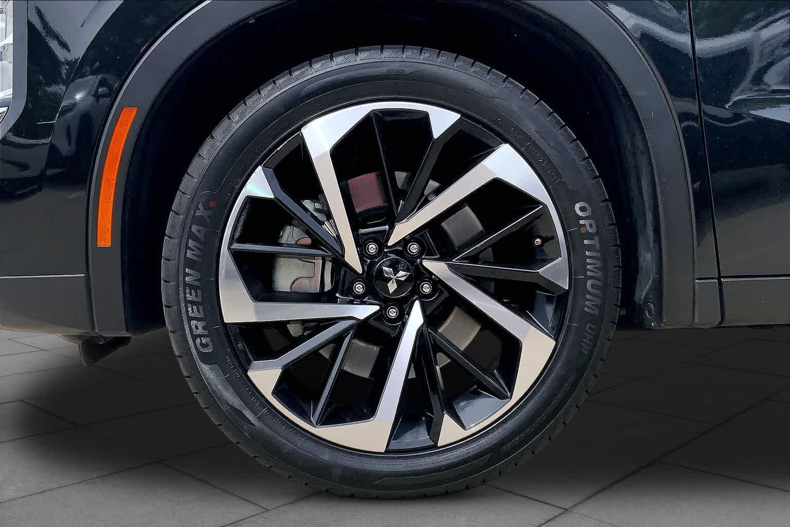 Used 2024 Black Diamond Mitsubishi SE image 11