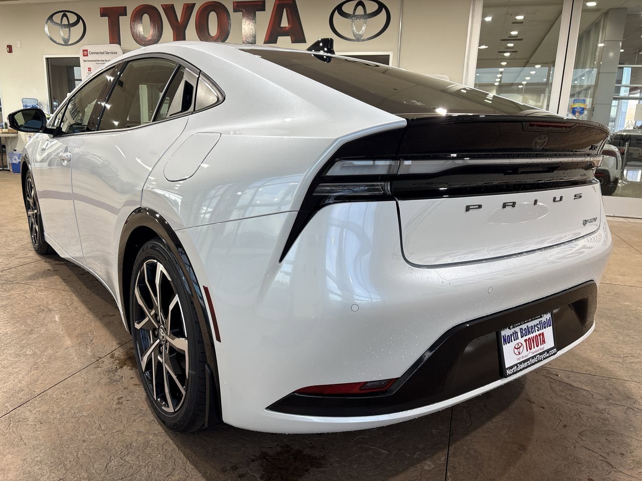 2026 Toyota Prius Plug-in Hybrid XSE - Photo 8