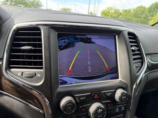 Used 2018 True Blue Pearlcoat Jeep Overland image 28