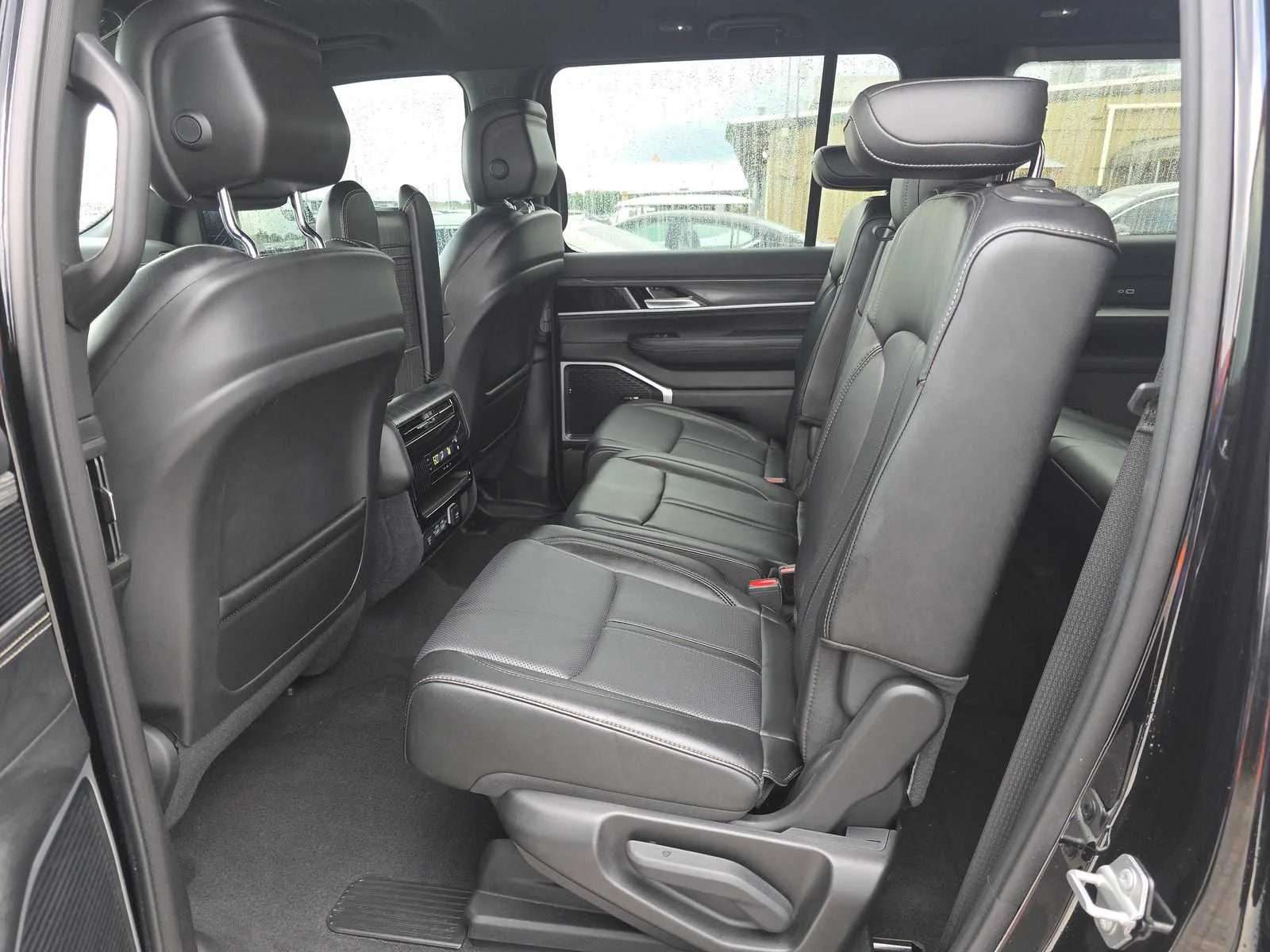 Used 2024 Diamond Black Crystal Pearlcoat Jeep Series II image 13