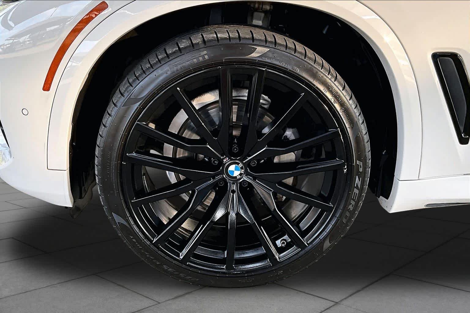 Used 2022 Alpine White BMW sDrive40i image 11