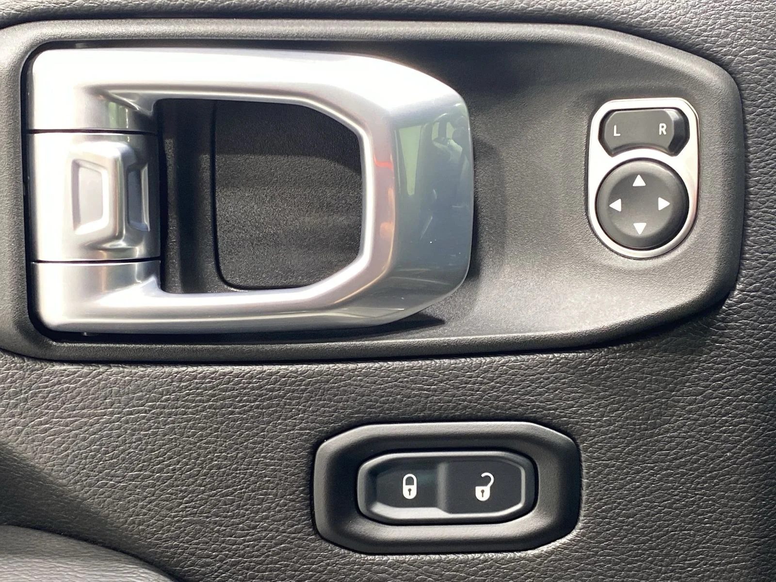 Used 2023 Gray Jeep Rubicon 4xe image 13