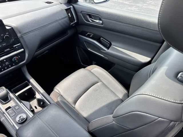 2025 Nissan Pathfinder SL - Photo 15