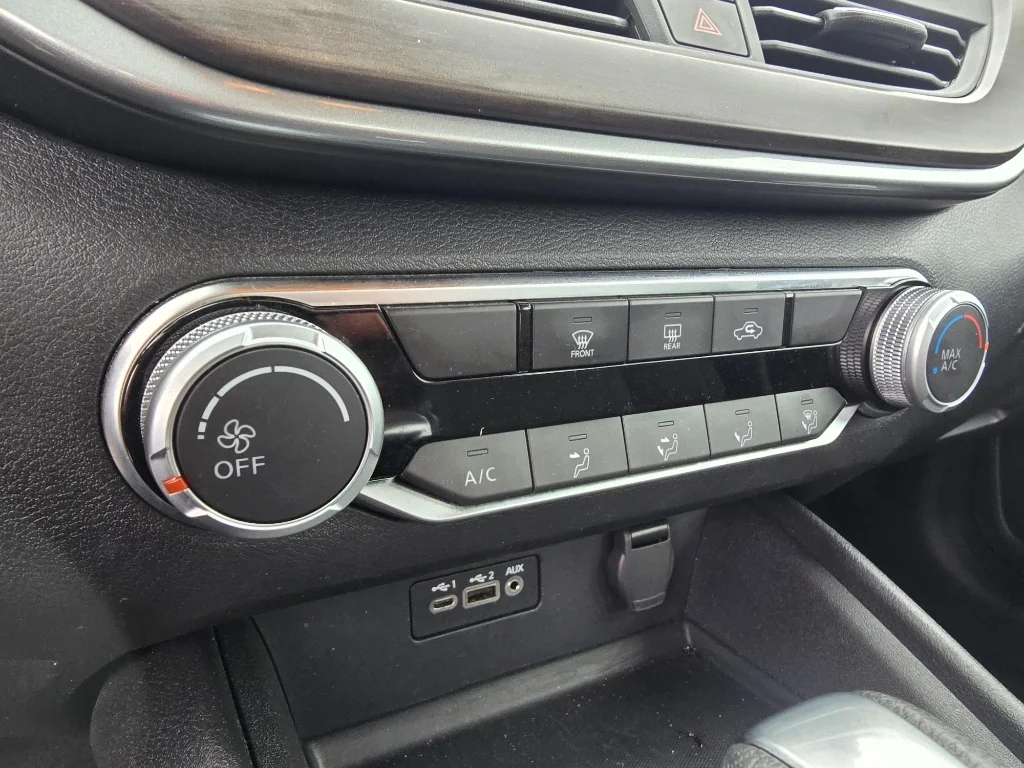 Used 2025 Glacier White Nissan SV image 20