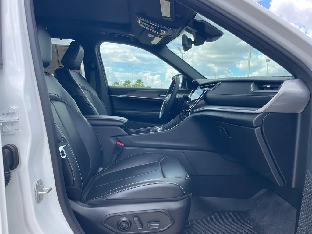 Used 2025 White Jeep Limited image 22