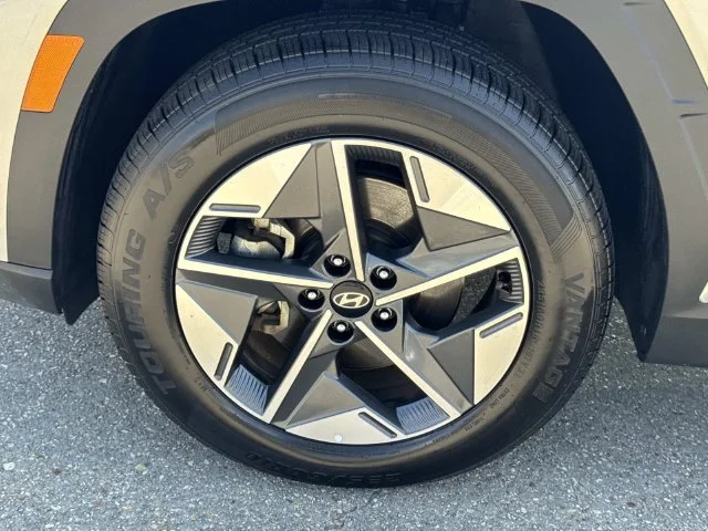Used 2025 Silver Hyundai SEL image 11