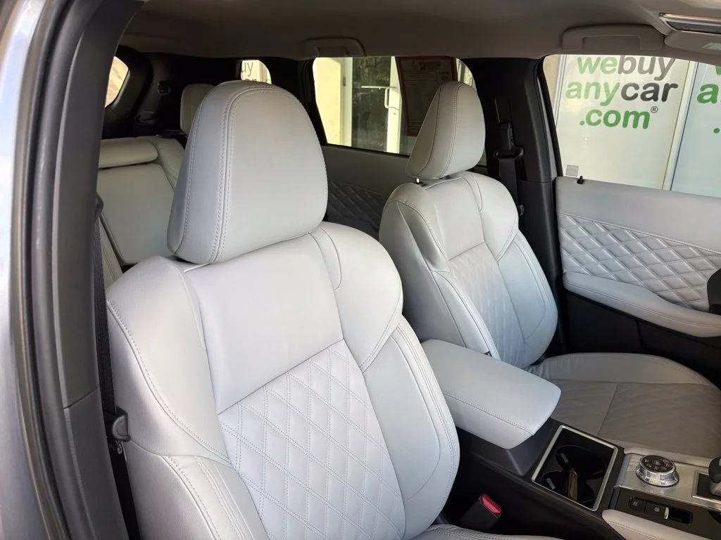 Used 2022 Silver Mitsubishi SEL image 25