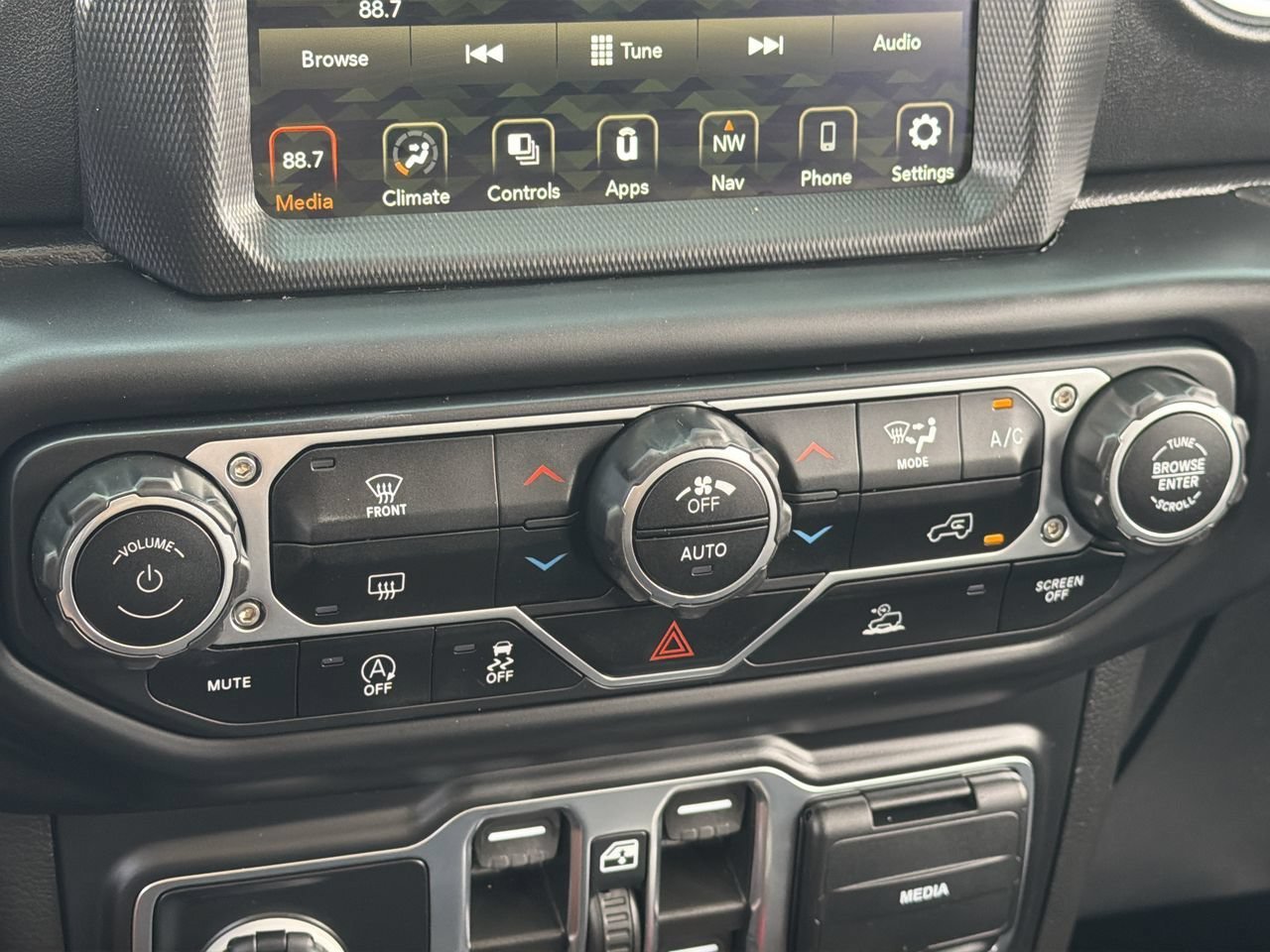 Used 2022 Sting-Gray Clearcoat Jeep Unlimited Sahara image 23