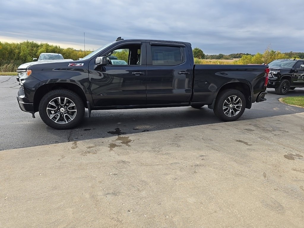 2023 Chevrolet Silverado 1500 RST photo 3
