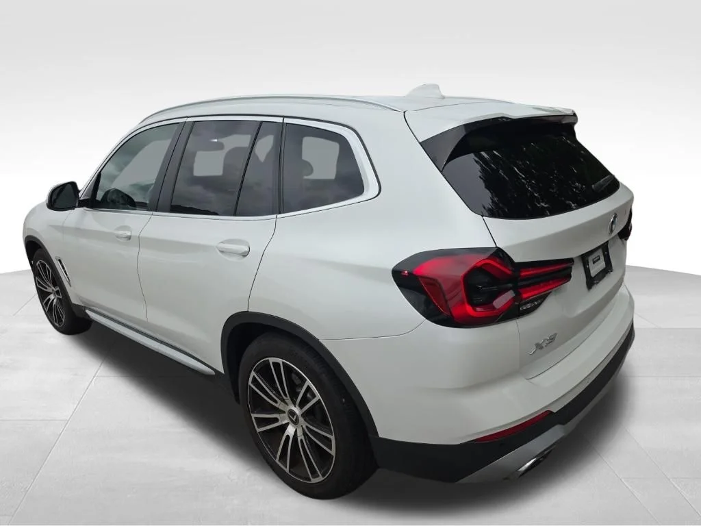 Used 2022 White BMW xDrive30i image 4