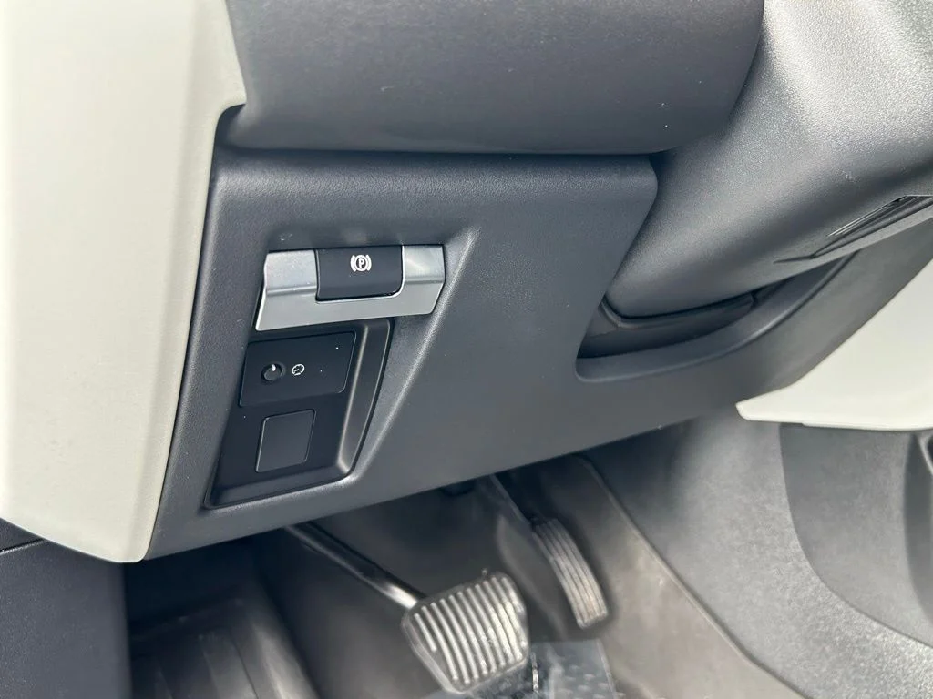 Used 2024 Blue Land Rover S image 19