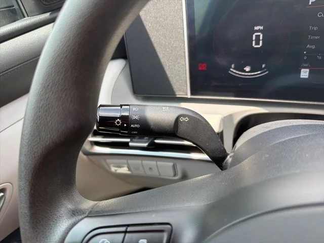 Used 2025 Silver Hyundai SEL image 36