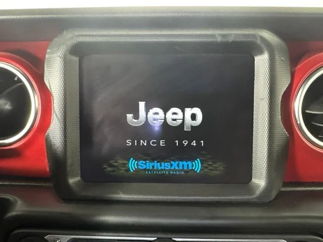 Used 2023 Crystal Metallic Jeep Rubicon image 15