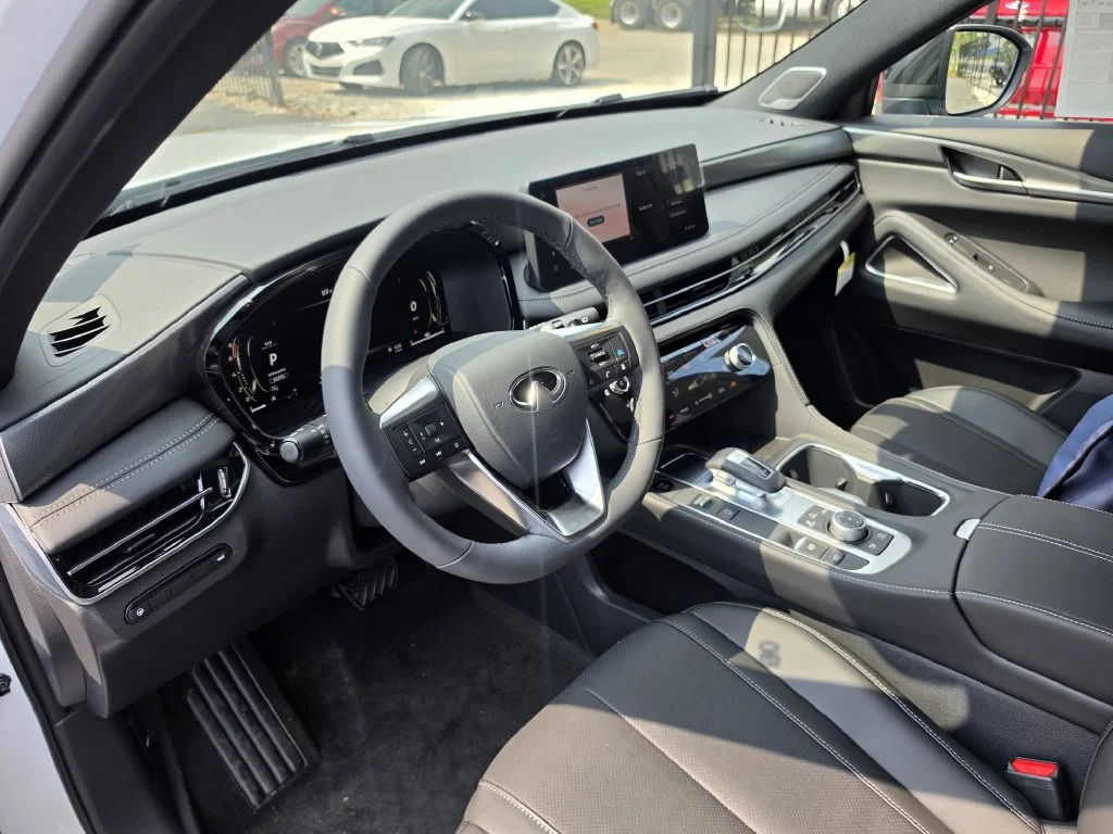 New 2027 RADIANT WHITE INFINITI Sport AWD image 17