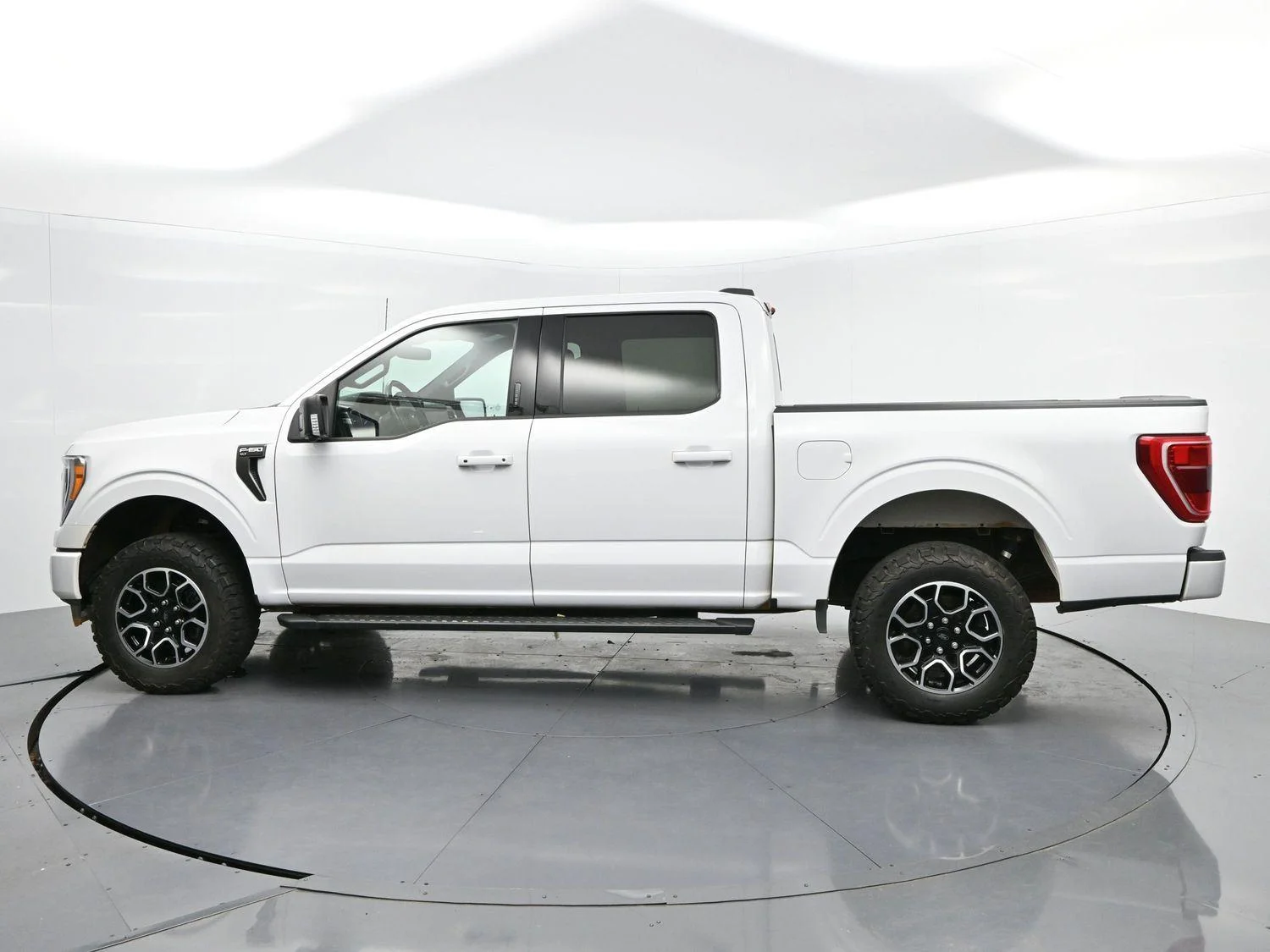 Used 2022 Oxford White Ford XL image 4