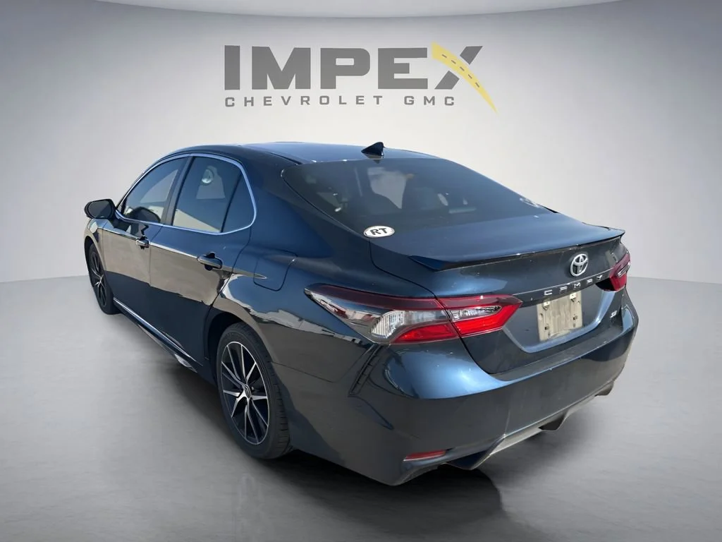 Used 2021  Toyota SE Nightshade image 2