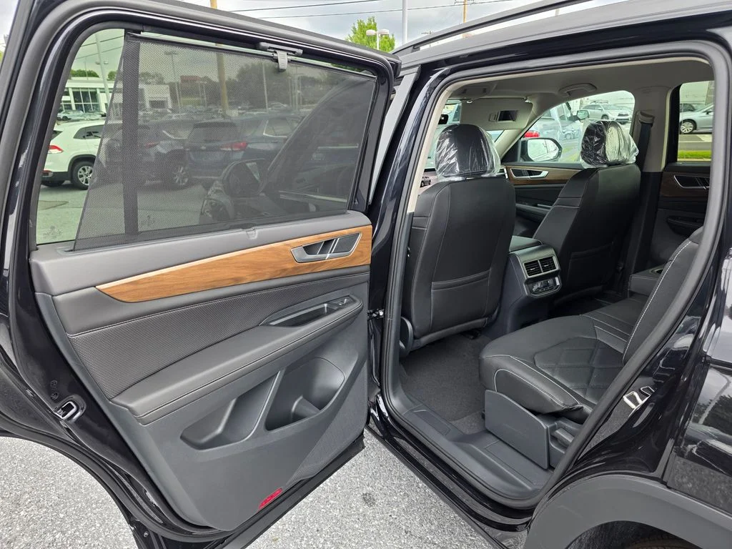 New 2026 Deep Black Pearl Volkswagen SE w/Technology image 26