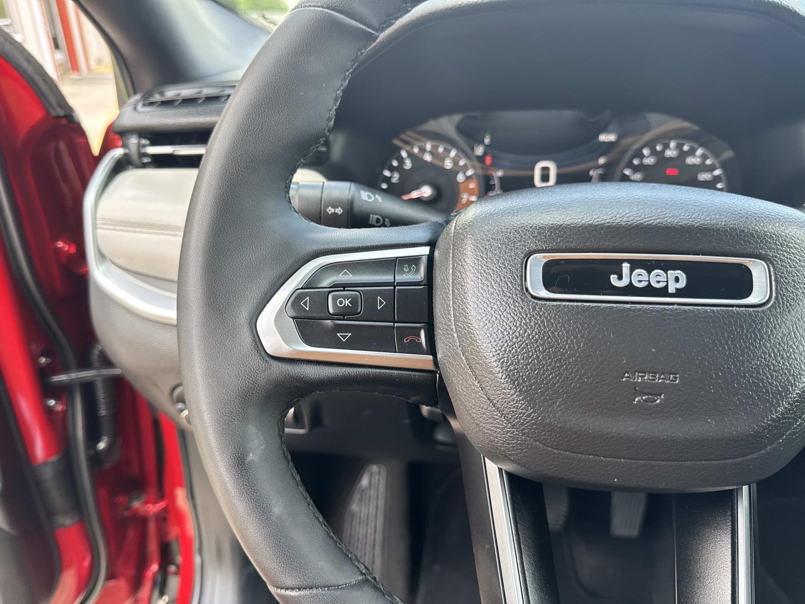 Used 2025 Red Hot Pearlcoat Jeep Limited image 22
