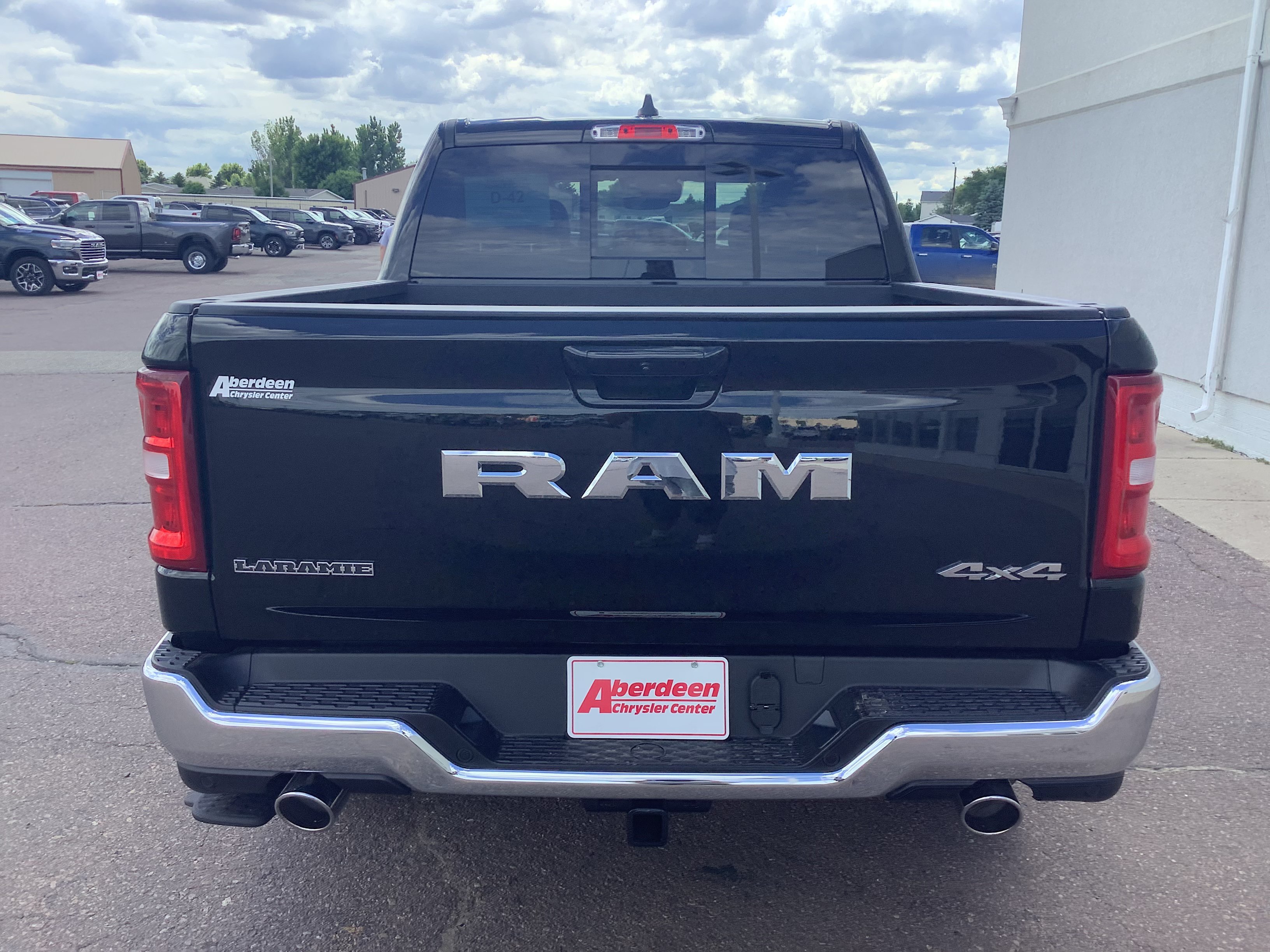 New 2026 Diamond Black Crystal Pearl-Coat Exterior Paint RAM Laramie image 6