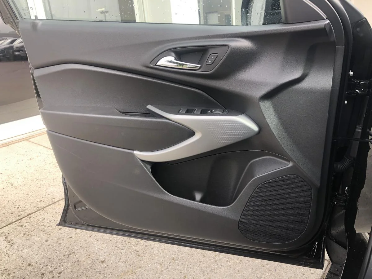 New 2026 Black Chevrolet Fwd 4dr 1rs image 18