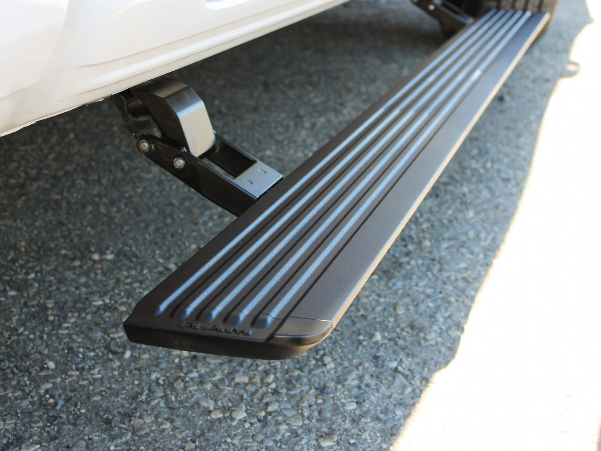 Certified Used 2023 White RAM Laramie * No Accidents | HEMI V8 | Running Boards | Apple CarPlay | Night Edition | Remote Start image 18