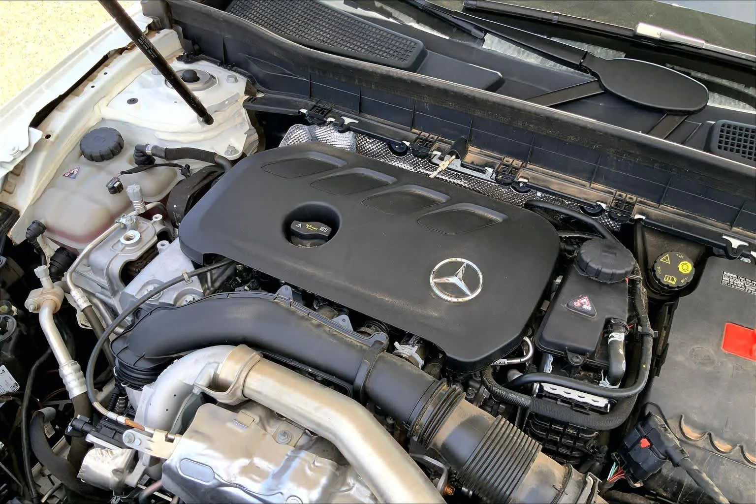 Used 2025 Polar White Mercedes-Benz GLB 250 image 35