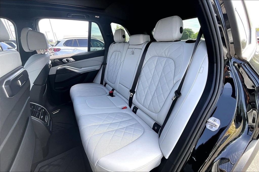 Certified Used 2025 Black BMW xDrive40i image 18