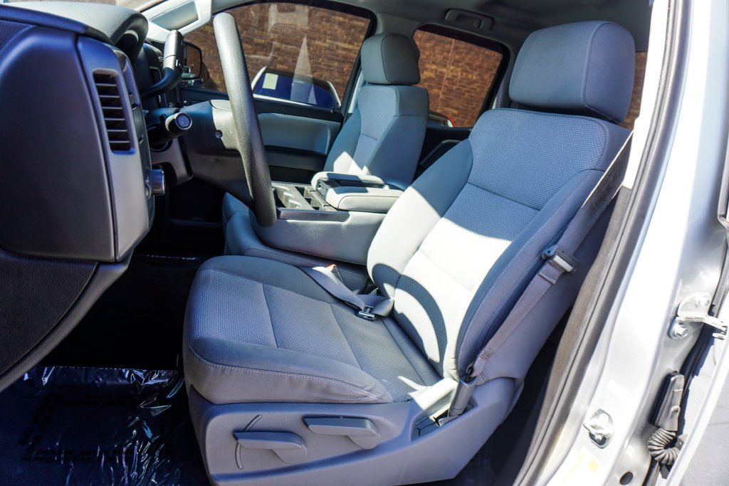 Used 2016 Silver Chevrolet Custom image 6