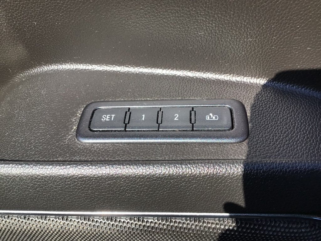 Used 2015 CHAMPAGNE SILVER METALLIC Chevrolet LT image 24