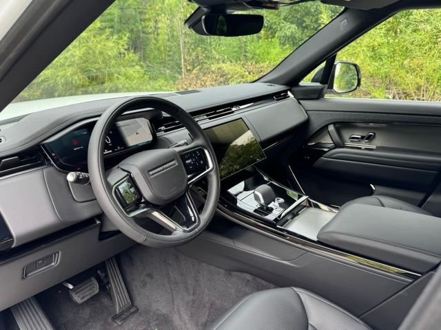New 2026 Fuji White Land Rover SE image 9