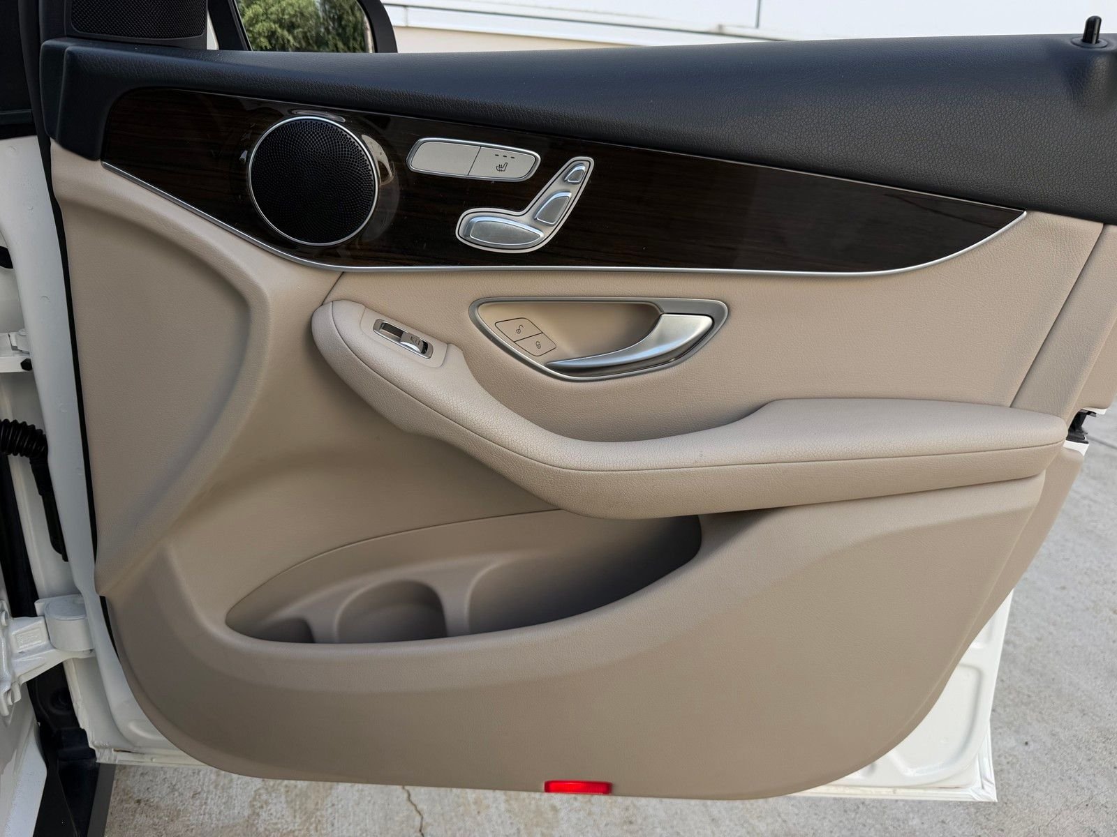 Certified Used 2021  Mercedes-Benz GLC 300 image 18