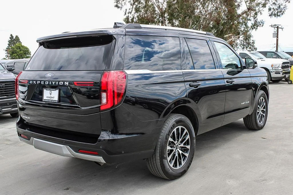 Used 2025 Black Ford Platinum image 9