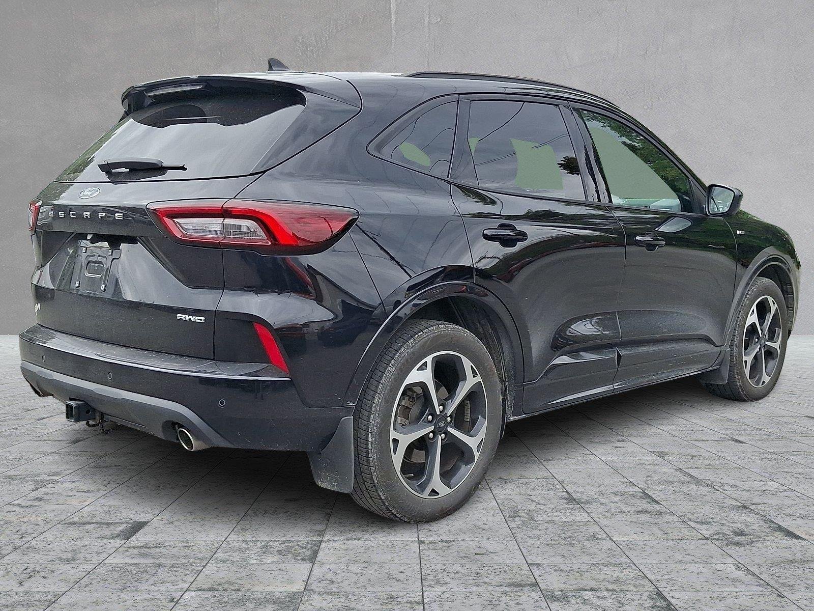 Used 2023 Agate Black Metallic Ford ST-Line Select image 6