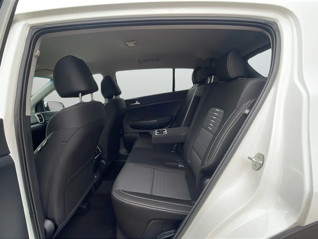 Used 2022 White Kia LX image 27