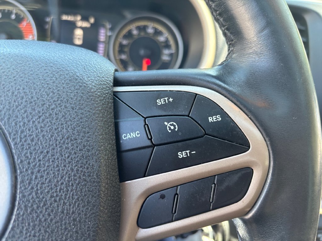 Certified Used 2017 White Jeep Latitude image 30