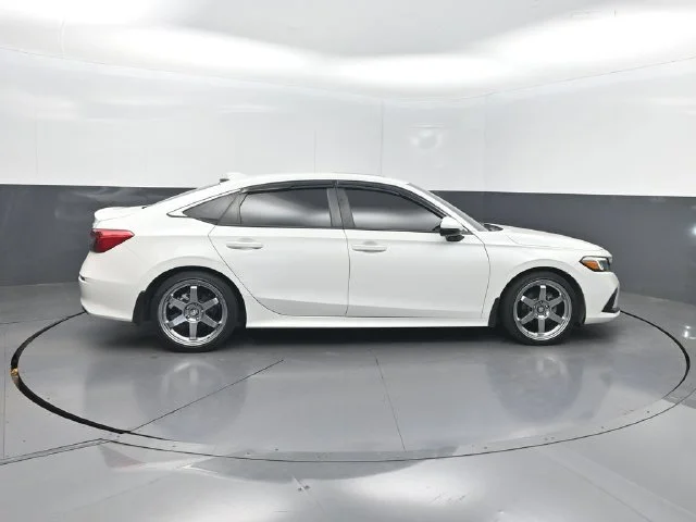 Used 2023 White Honda Touring image 30