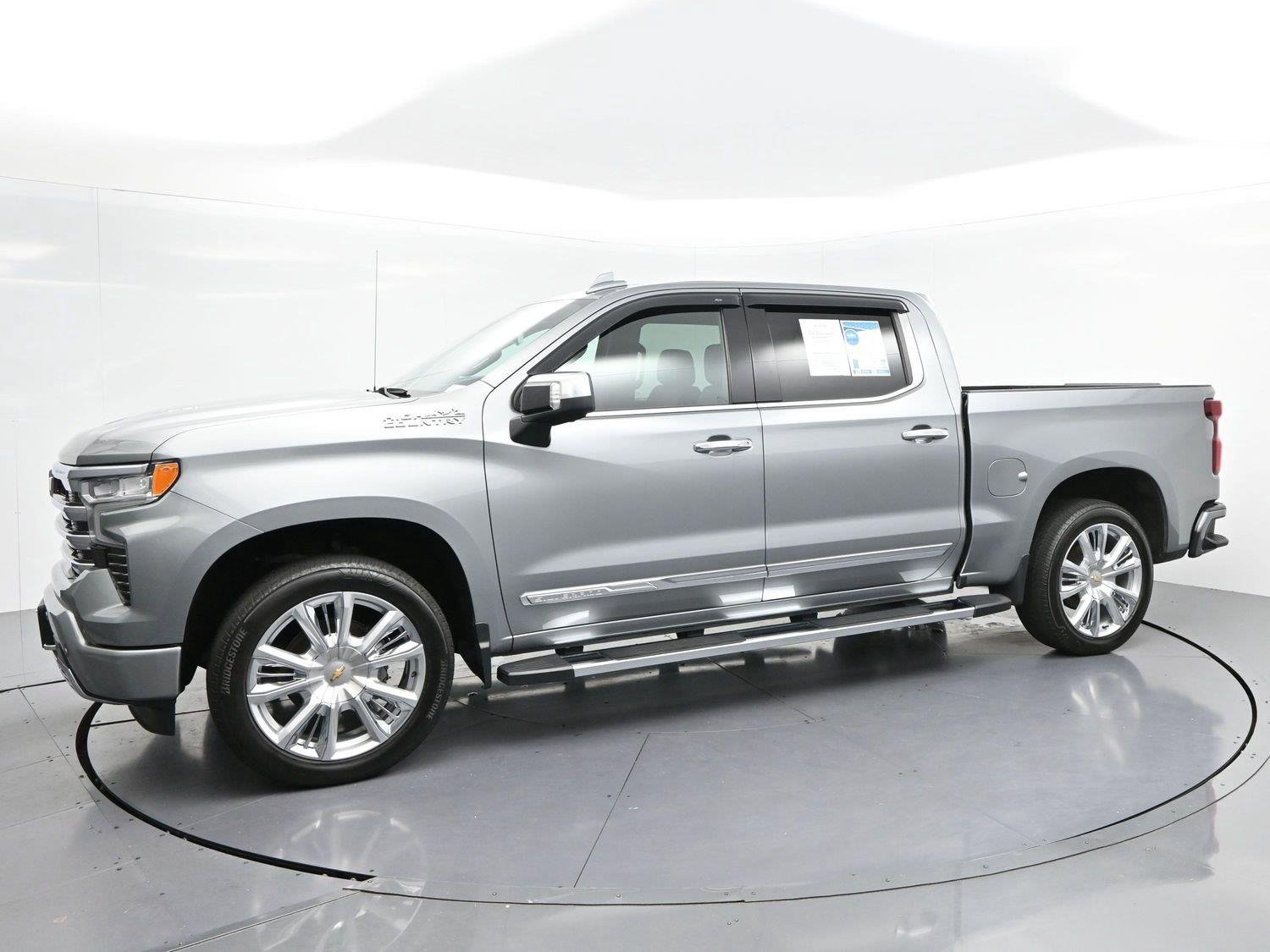 Used 2023 STERLING GRAY METALLIC Chevrolet High Country image 3