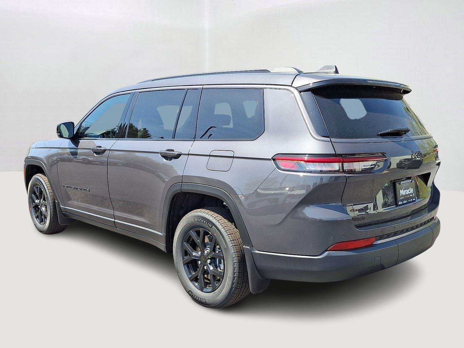 New 2026 Baltic Gray Metallic Clear-Coat Exterior Paint Jeep Laredo Altitude image 5