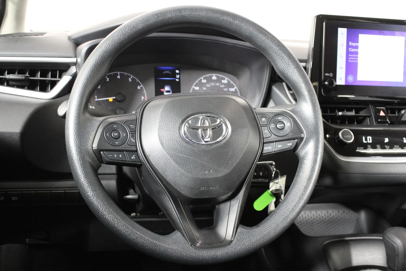 Used 2025 White Toyota LE image 17
