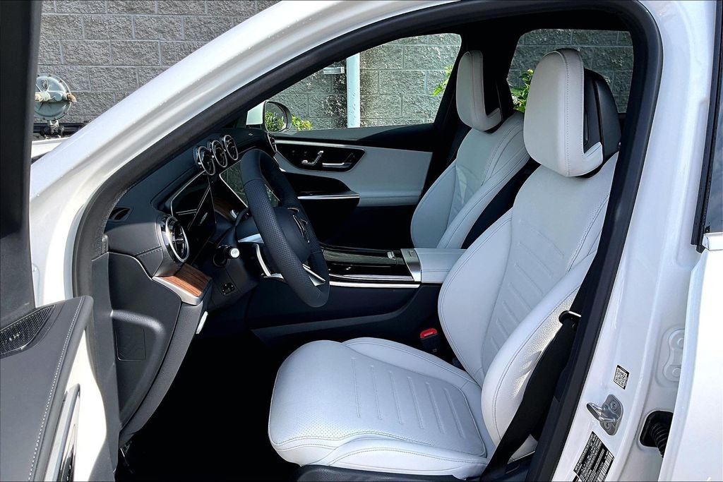 New 2026 Polar White Mercedes-Benz GLC 300 image 9