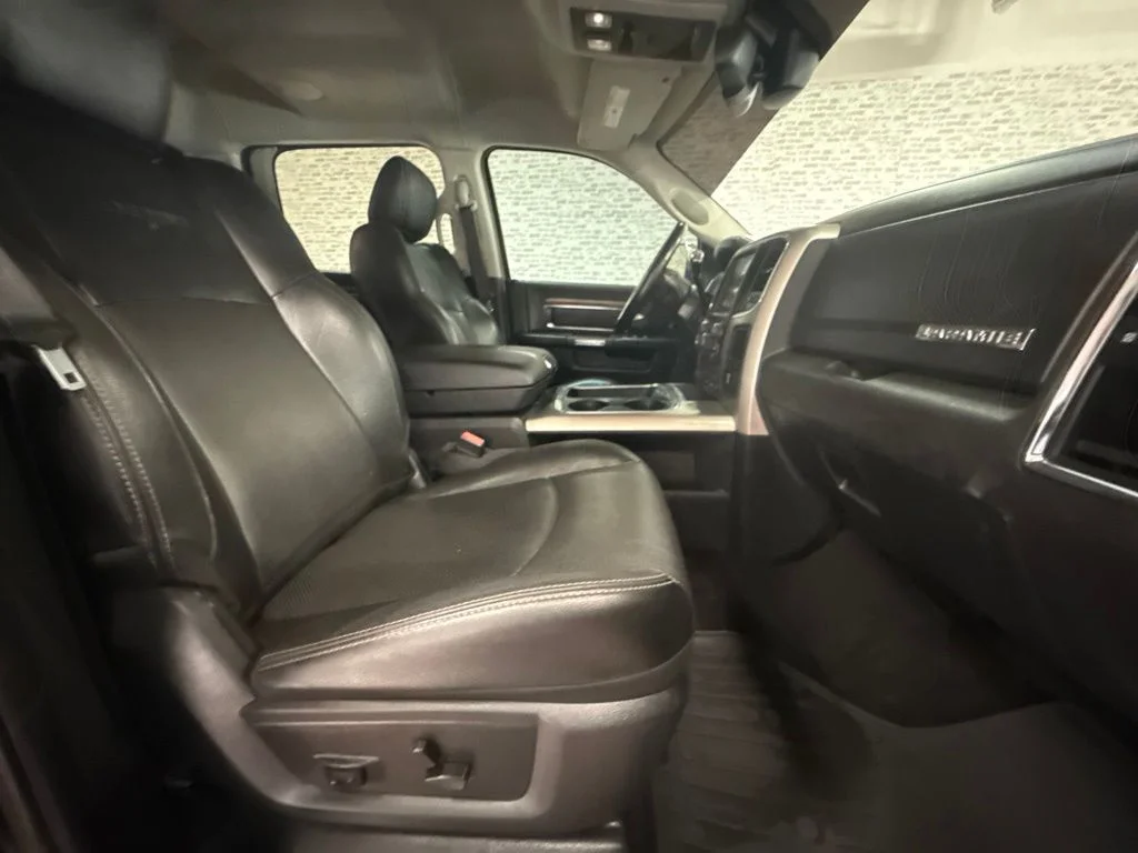 Used 2017 Brilliant Black Crystal Pearlcoat Ram Laramie image 11