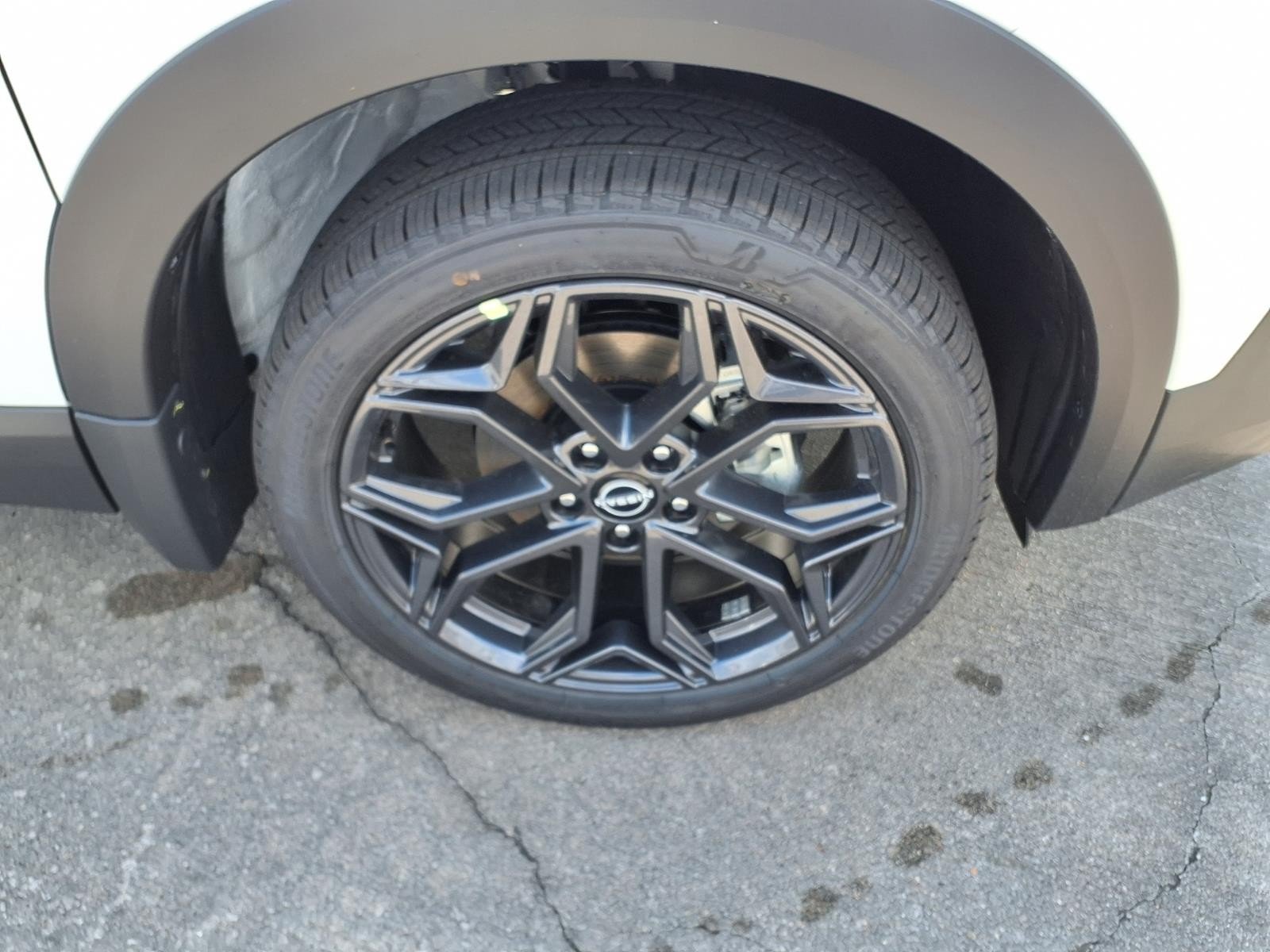 New 2026 Aspen White TriCoat / Super Black Two-tone Nissan SR image 9