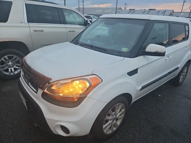 Used 2013 White Kia Plus image 1
