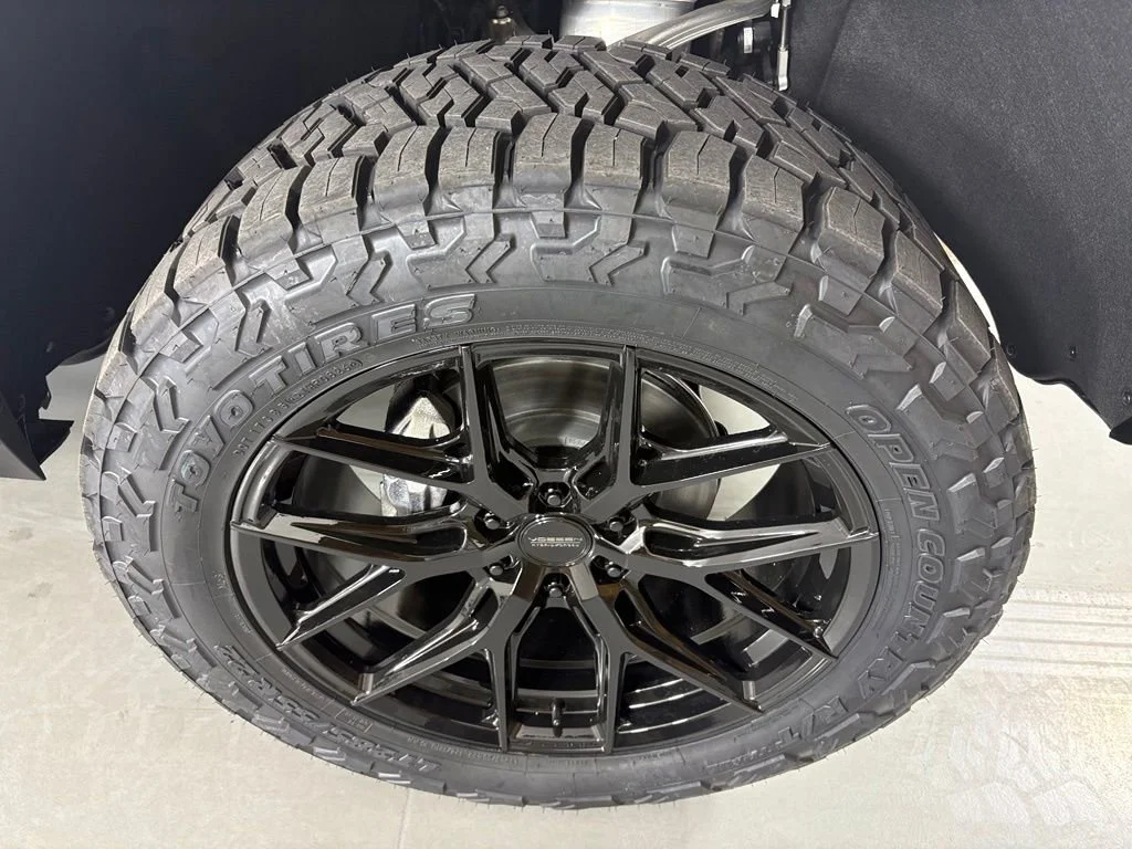 New 2026 Summit White Chevrolet Z71 image 12