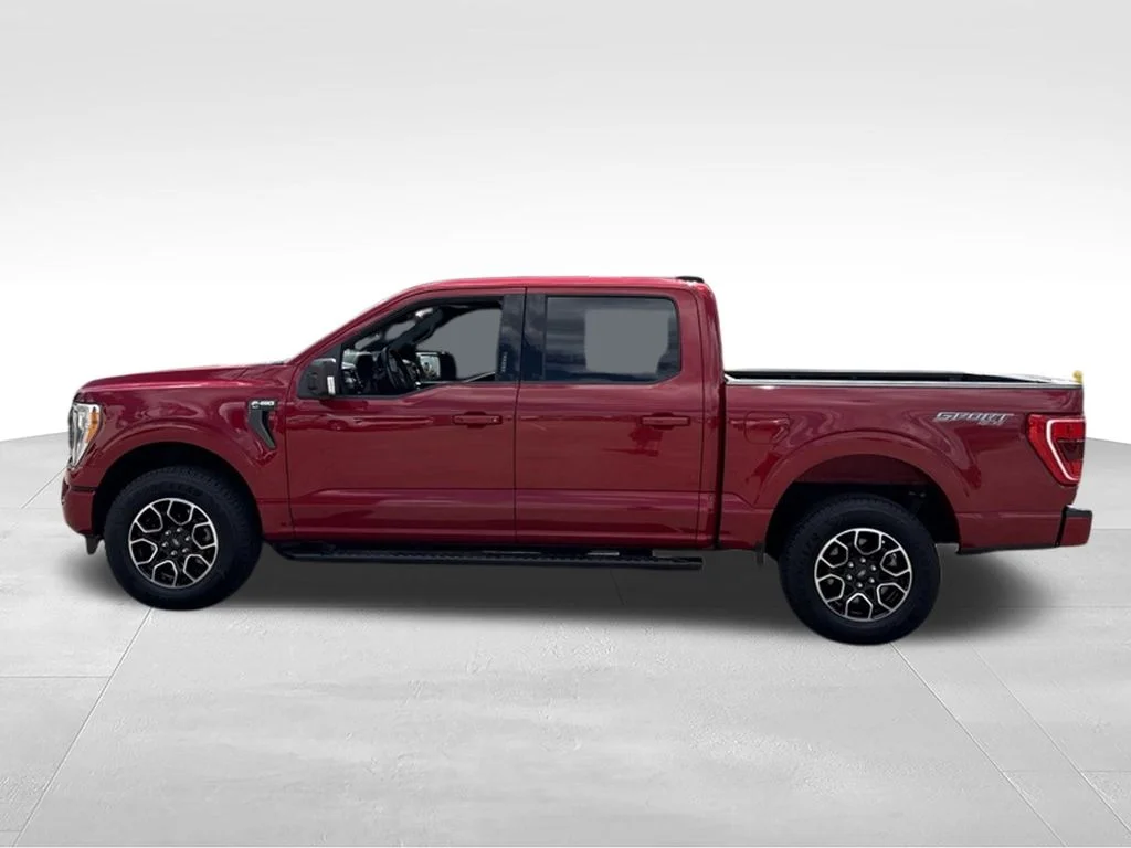 Used 2022 Rapid Red Metallic Tinted Clearcoat Ford XLT image 4