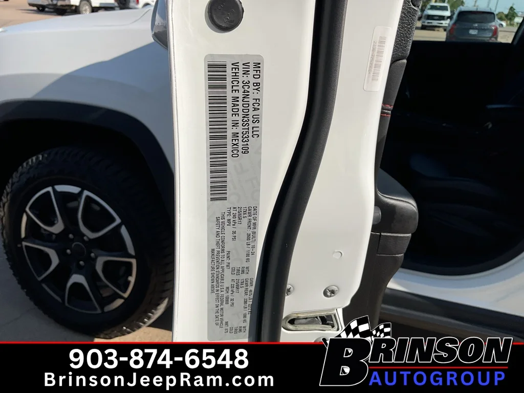 Used 2025 Bright White Clearcoat Jeep Trailhawk image 32