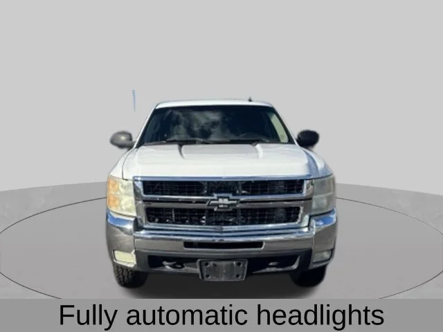Used 2007 White Chevrolet LT image 11